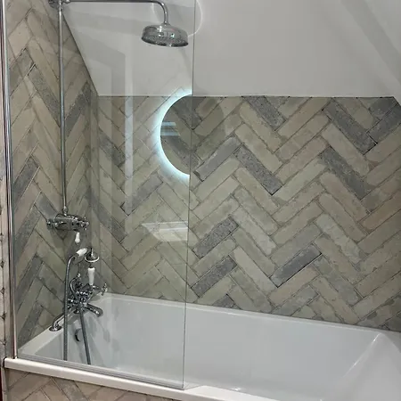 Villa North - A Stylish Family Retreat Once Owned By Beatrix Potter Bowness-on-Windermere